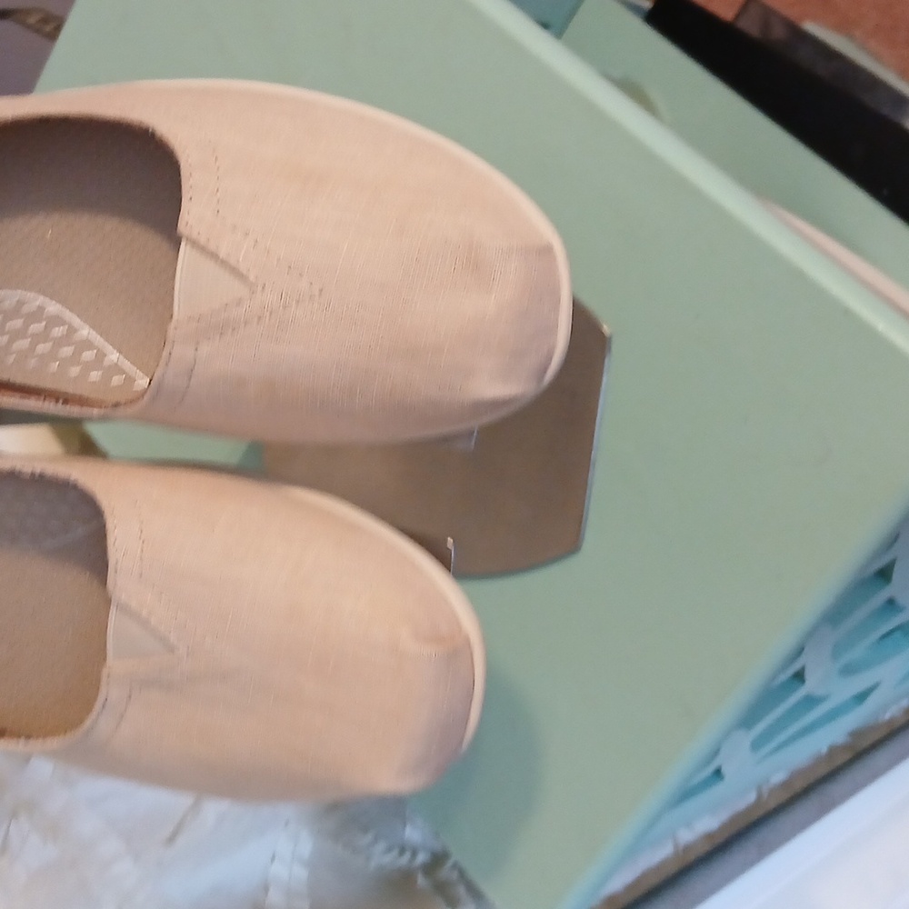 Bob's Skechers Air-cooled Arch Fit Size 8 1/2 - Picture 10 of 11